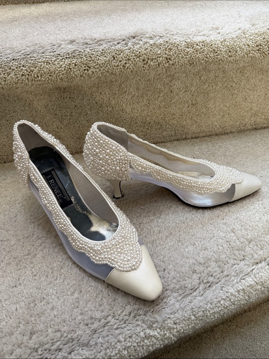 J.Renee Shoes - Vintage Style Pearl-Embellished Ivory Kitten Heel Pumps